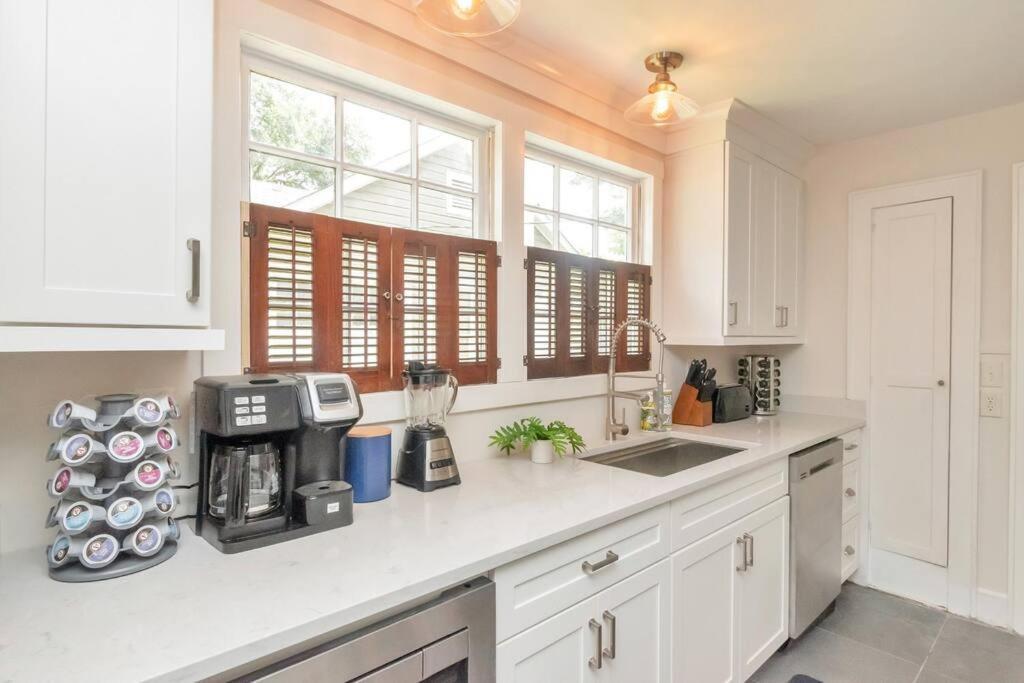 Stylish 3 Bedroom Home Close To Downtown Мобил Экстерьер фото