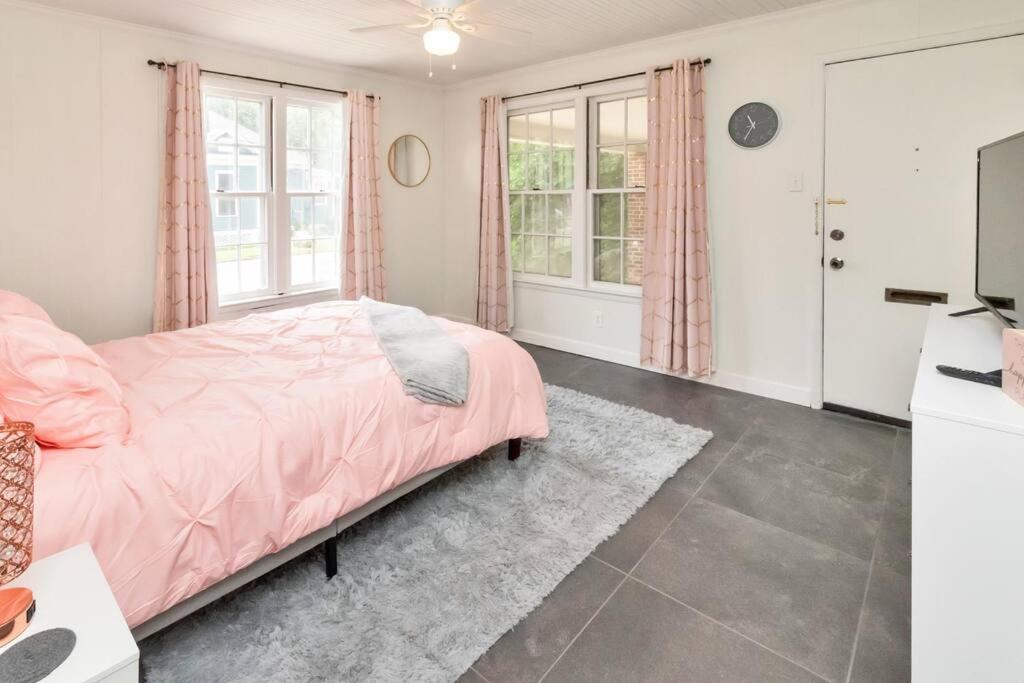 Stylish 3 Bedroom Home Close To Downtown Мобил Экстерьер фото